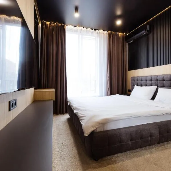 Nyvky Like Home - Файна Таун із сезонним басейном - Кв 175 низький поверх, hotel en Kiev