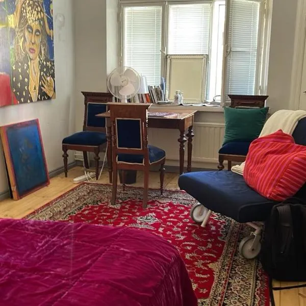Art gallery room with own entrance at the centre of Helsinki, hotel v Helsinkách
