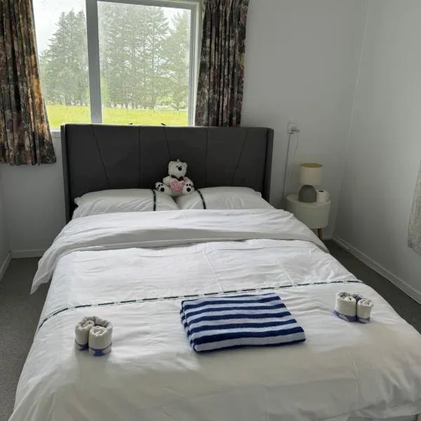 Family house in happy farm, hotel v destinaci Pokeno