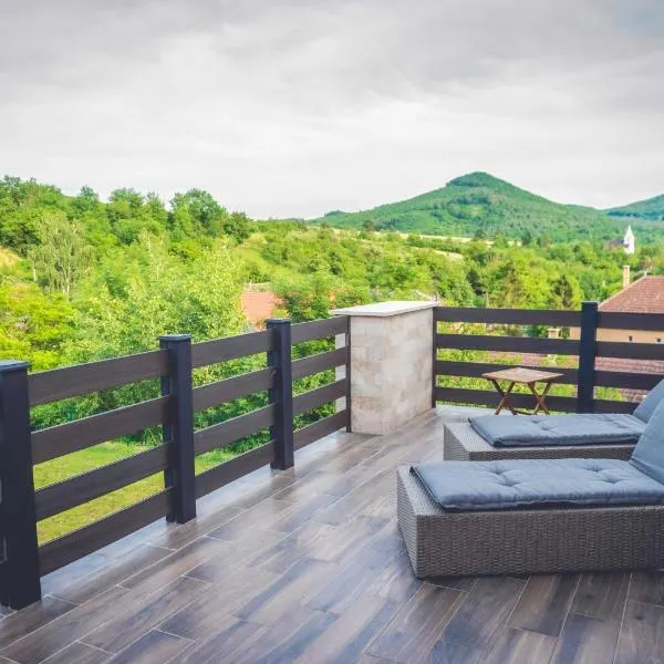 Relax Wellness Apartman Komlóska, hotel i Komlóska