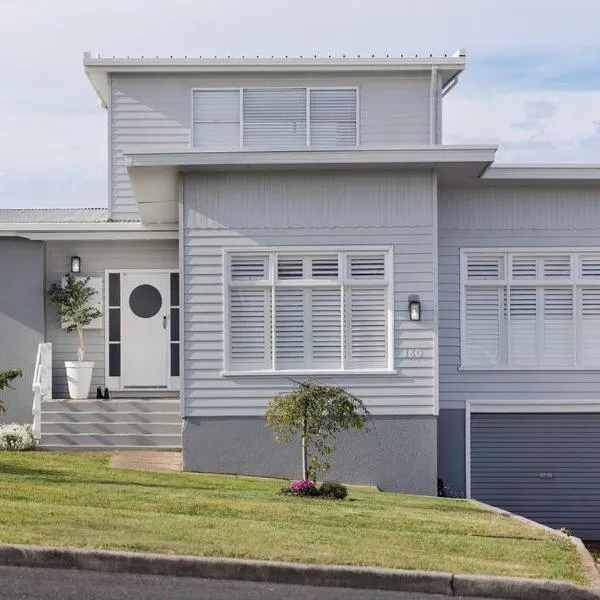 'The Light-House' Entire Home with Coastal Views, hotel v destinaci Devonport