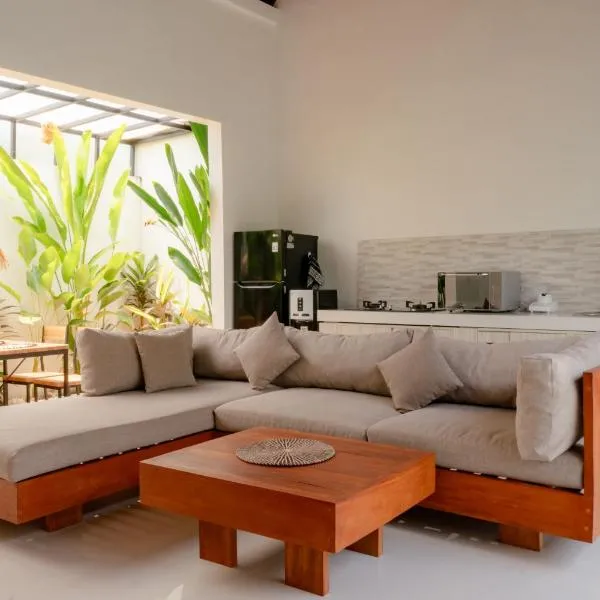 3BR Villa with Private pool, hotel in Selong Belanak