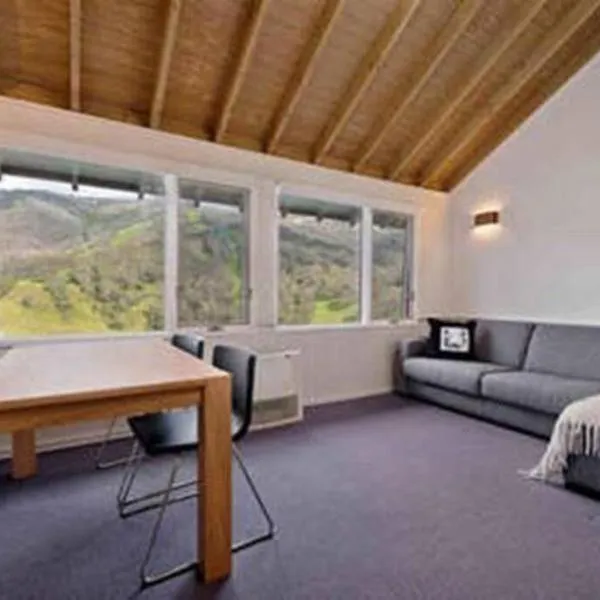 Banjo 3 Chalet - Magnificent view and great location, hotel v destinaci Thredbo
