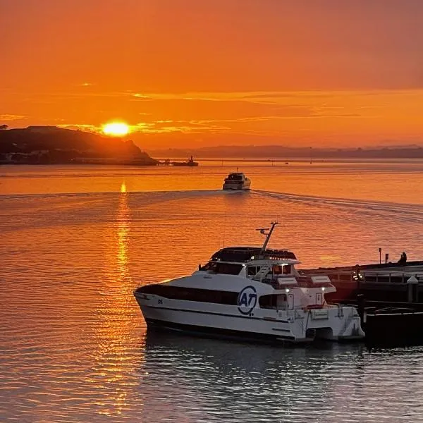 Penthouse apartment with stunning Harbour views, hotel v Aucklandu