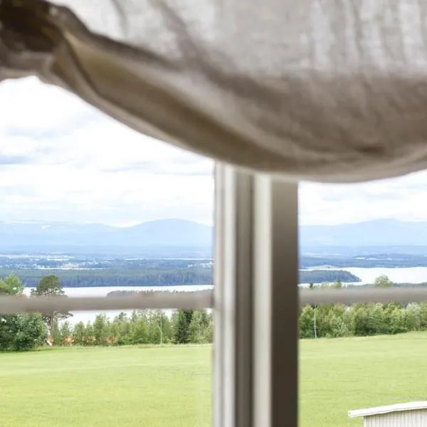 Lägenhet med utsikt över jämtländska fjällvärlden, hôtel à Frösö