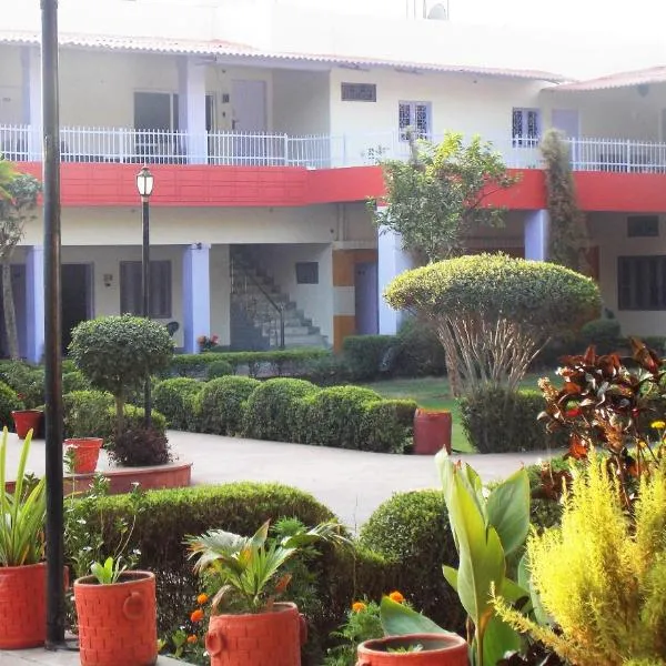 Hotel Goverdhan Tourist Complex, hotel v destinaci Fatehpur Sīkri