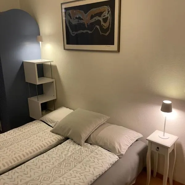 Zimmer mit privatem Badezimmer in guter Lage, hotel v destinaci Bern
