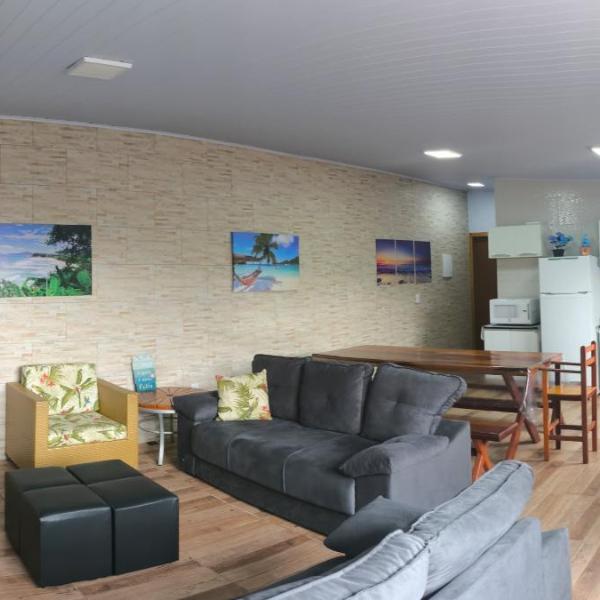 Casa aconchegante, Ubatuba, 40 metros da praia, frente ao mar, garagem fechada, quintal grande, área de lazer, churrasqueira, ar condicionado, wifi, tv a cabo, completamente equipada com utensílios