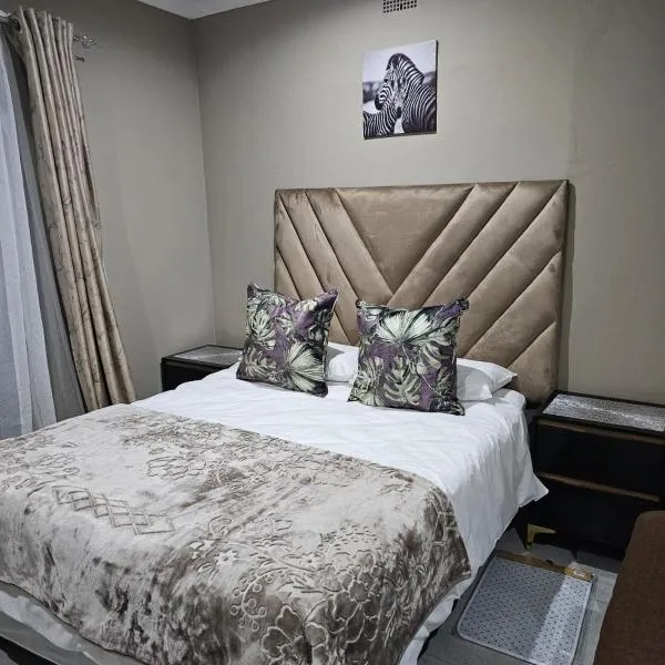 Peaceful Stay - Deluxe Suite 2, hotel in Sasolburg