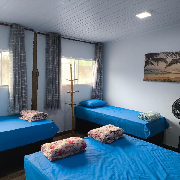 Casa aconchegante, Ubatuba, 40 metros da praia, frente ao mar, garagem fechada, quintal grande, área de lazer, churrasqueira, ar condicionado, wifi, tv a cabo, completamente equipada com utensílios - Foto 2