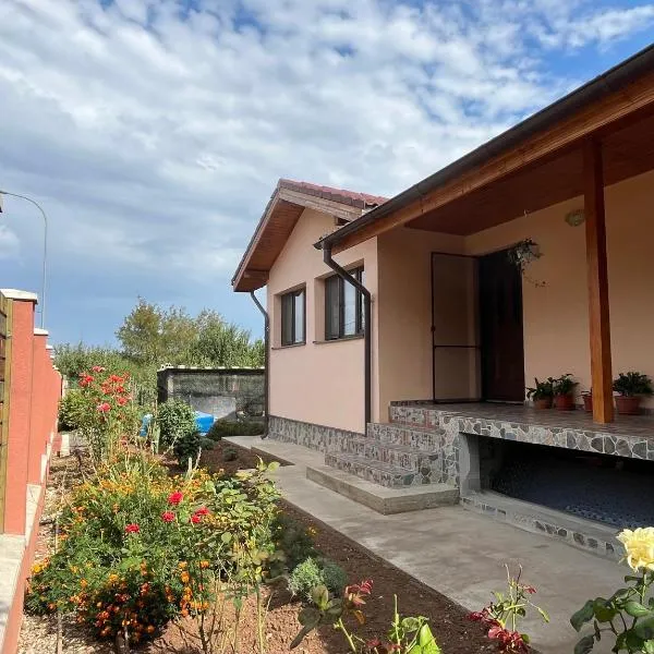 Beautiful house in a very quite area, hotel v destinaci Alba Iulia
