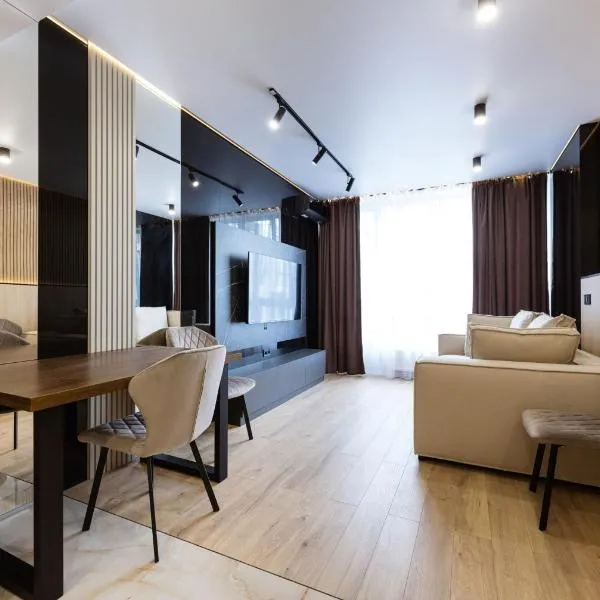 Nyvky Like Home - Файна Таун із сезонним басейном - Кв 175 низький поверх, hotel din Kiev