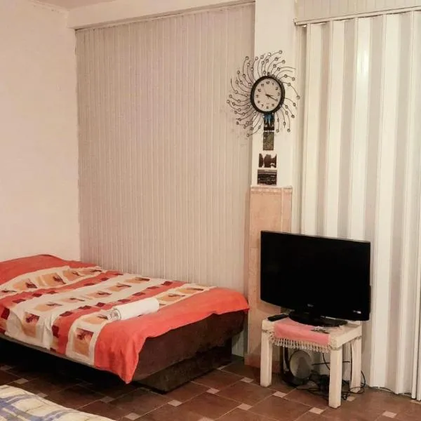 Adem's Cozy Terrace Retreat, hotel in Skopje