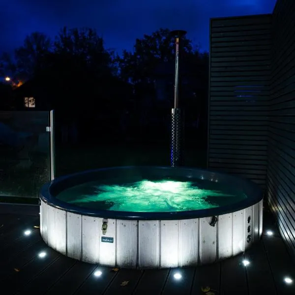 Luxury Guest House - Hot Tub & Sauna, hotel in Valmiera