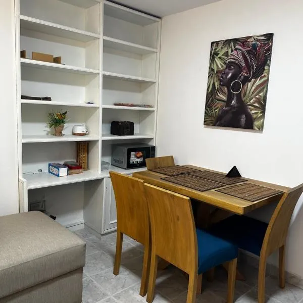 Moderno y central apartamento en Arauca con aire acondicionado, hotel in Arauca