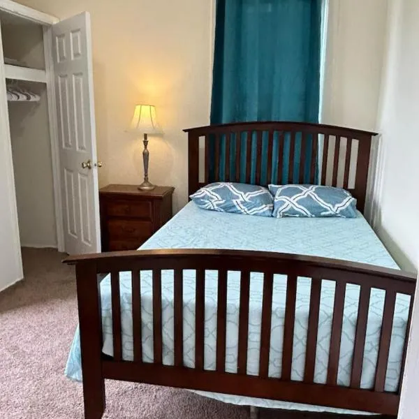 2F4-Chelsea Suites In-Unit washer dryer and TV, hotel v mestu Newark