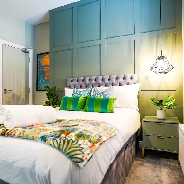 The Invicta Studios - Spacious Studios - City Centre Location - Contractor Friendly - Free WiFi - Smart TV - Desk Space - Well Designed - Communal Garden, hotel in Peterborough