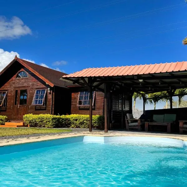 Private Chalet with pool, hotel v destinaci Ebene