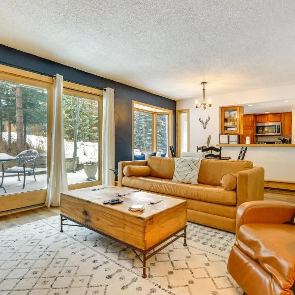 Charming Vail Condo with Patio and Mountain Views, hotel a Vail