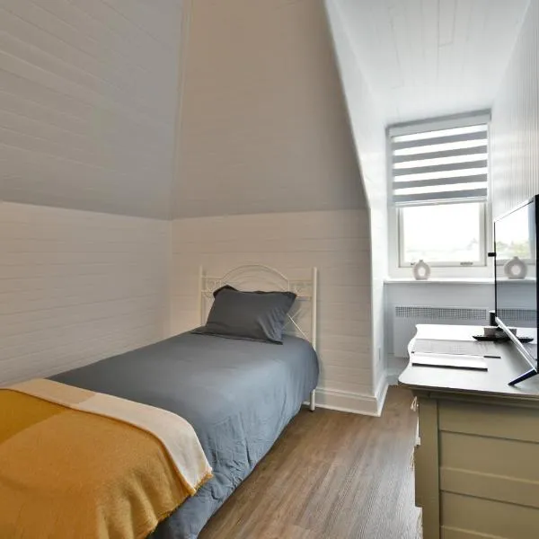 Chambre 302 de l'hôtel Victoria confortable et moderne, hotel in Saint-Pascal