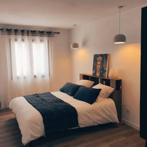 La glycine – hotel w mieście Portiragnes