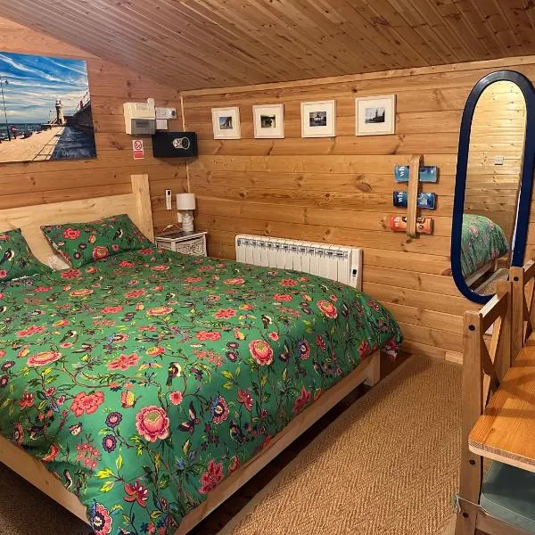 Cosy Cabin, hidden from the main house - Sleeps 2 - EV, hotel v destinácii Hawkinge