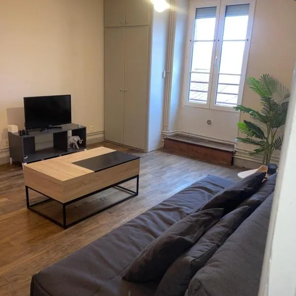 Appartement meublé - 2 Chambres, hotel v destinaci Montbard