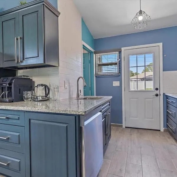 Renovated, Cozy 2 Bedroom, hotel v destinaci Englewood