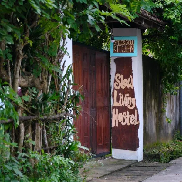 Slow Living Guesthouse and Hostel, hotel v destinaci Ahangama