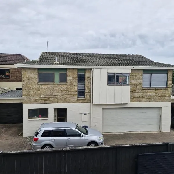 Tweed holiday home, hotel v destinaci Mount Maunganui