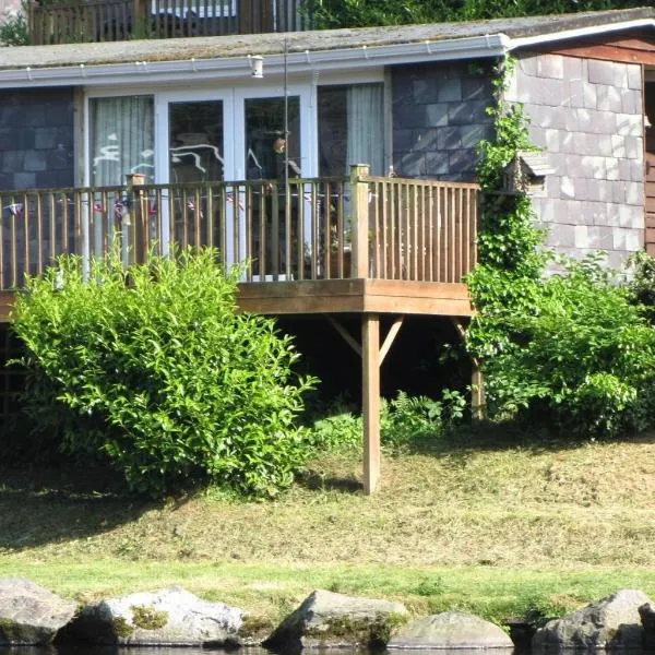 Lakeside view chalet, hotel v destinaci Caeathro