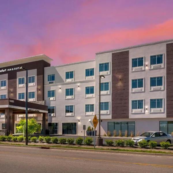 Comfort Inn & Suites Clarksville - Louisville North, hotel in Clarksville