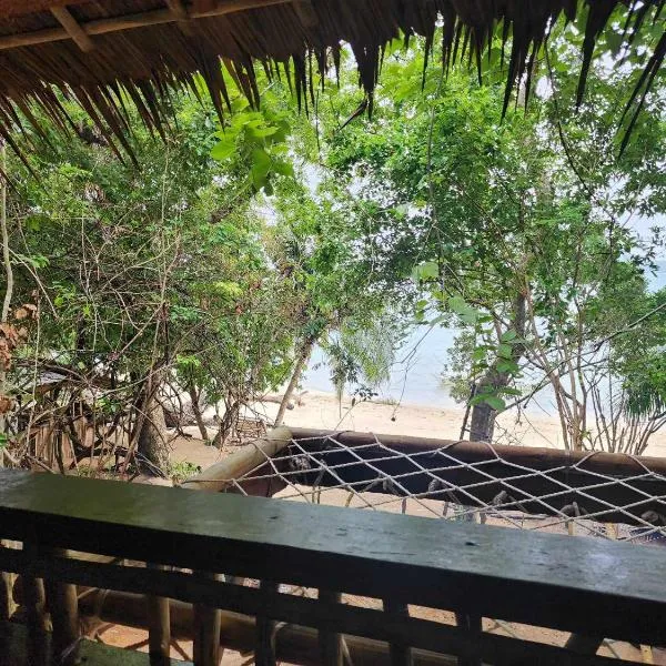 Bice Overlooking Cabins Darocotan，愛妮島的飯店