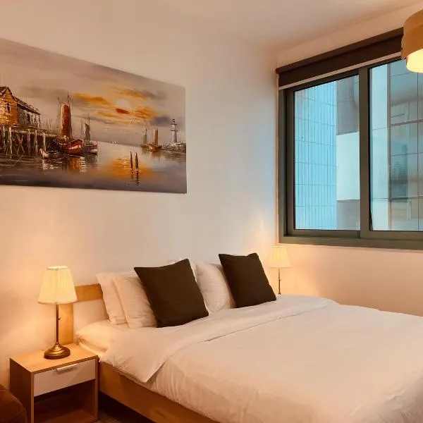 ONE Guest Place Master Bedroom near the Beach, hotel in Abu Dhabi