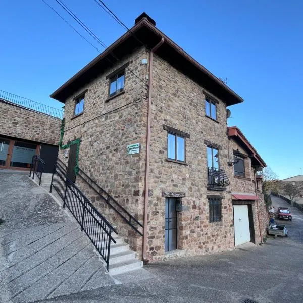 Casa turística ''Los chaleco'' en Lumbreras con terraza privada., hotel Lumbrerasban