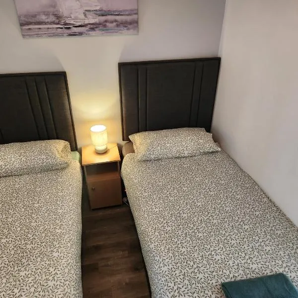 Dublin Deluxe Twin or king bed Studio Near Airport & City, hotel v destinaci Dublin