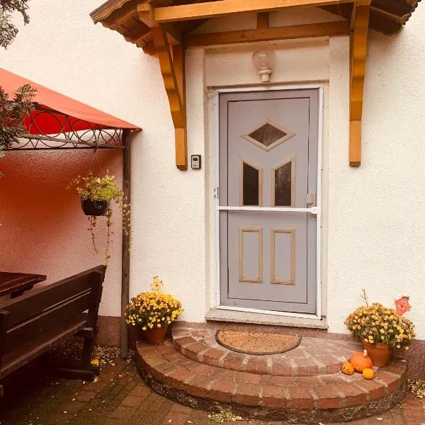 Pension auf dem Pferdehof Gut Greppin - mit WLAN, Sitzecke, Garten & kostenlosem Parken, hotel in Greppin