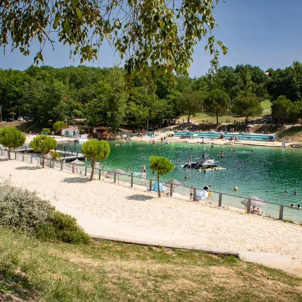 Terres de France - Les Hameaux des Lacs, hotel v destinaci Monclar-de-Quercy