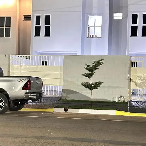 Sobrado com garagem, hotel in Sorriso