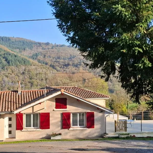 Au Gite des Champs, hotel v destinaci Lamure-sur-Azergues