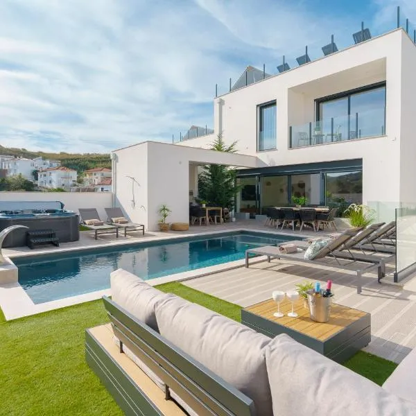 Paradise Villa, luxury villa near the beach, hotel en Ribamar