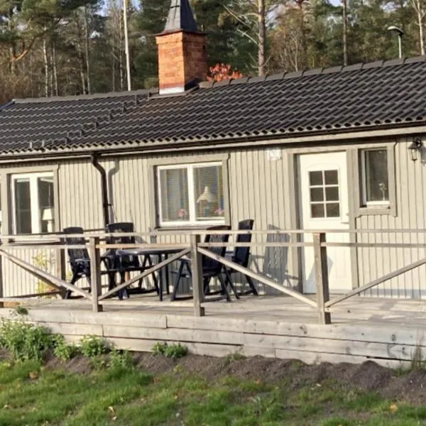 Lillhuset Movägen 8, hotel v destinaci Kolmarden