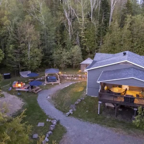Entre Monts et Lac - lac - Lake front & Volleyball – hotel w mieście Saint Adolphe D'Howard