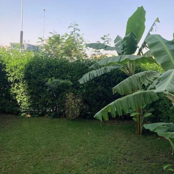 Entire Apartment with Garden, hotel di Sheikh Zayed