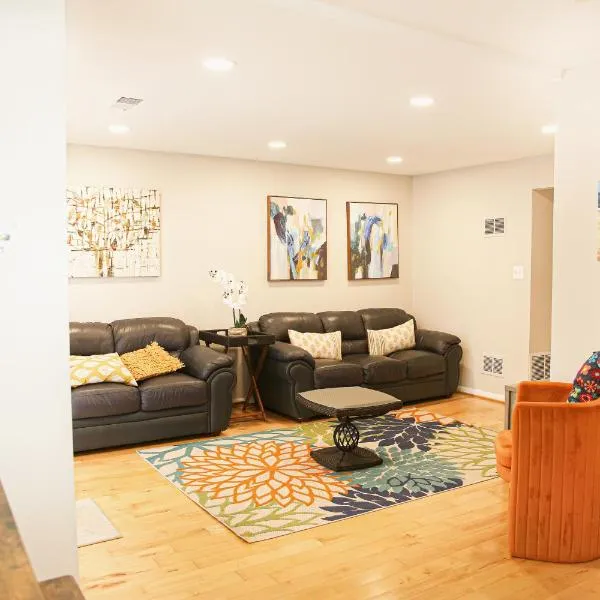 Charming 3bd Alexandria House, 11 miles to DC, Nice front view, hotel in Alexandria