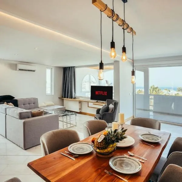 Grand Sea View Apartment 3' from Kavouri Beach, hotell Ateenas