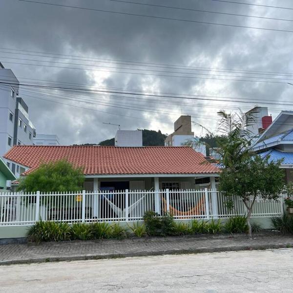 Casa na Praia de Palmas com 3 Dormitórios Gov Celso Ramos SC