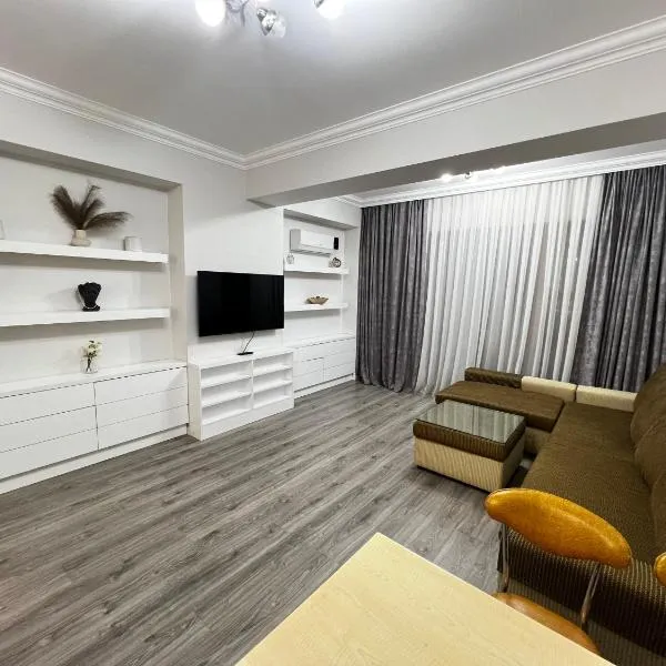 Park Azure 2 bedroom apart, hotel in Xalxal