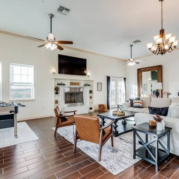 Modern Farm House 2B 2B KING Bed, hotel en Celina