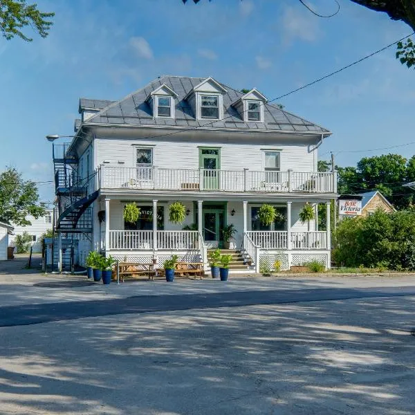 Chambre 306 de l'hôtel Victoria confortable et moderne, ξενοδοχείο σε Saint-Pascal